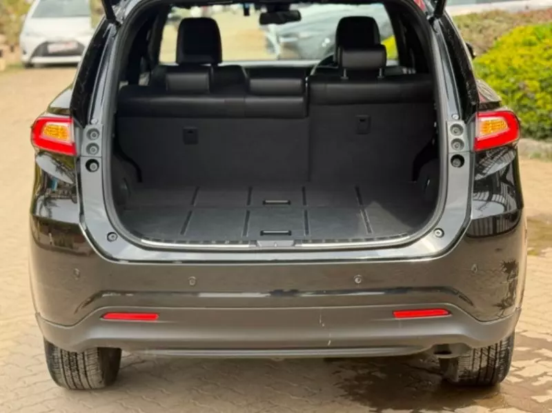 Toyota Harrier   - 2019