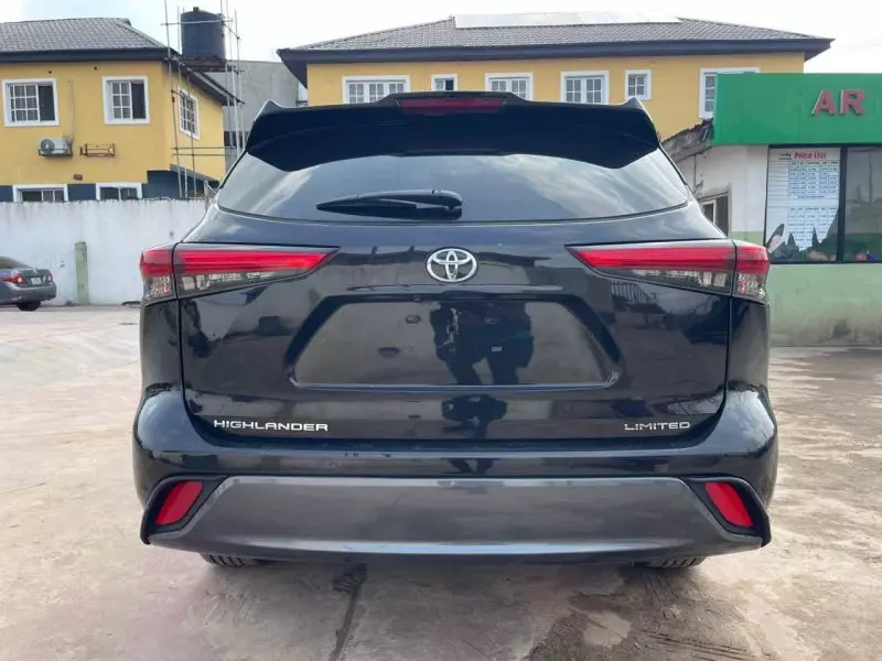 Toyota Highlander   - 2021