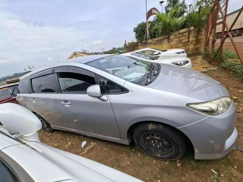 Toyota Wish   - 2016