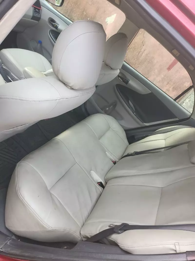 Toyota Camry   - 2010