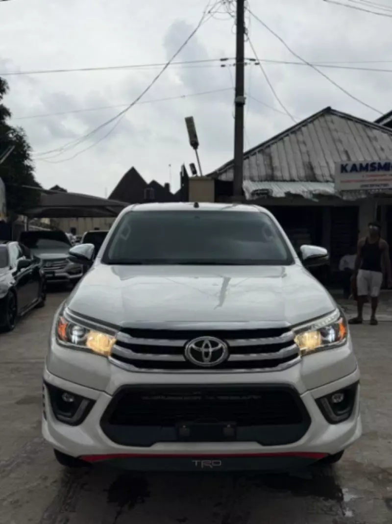 Toyota Hilux   - 2020