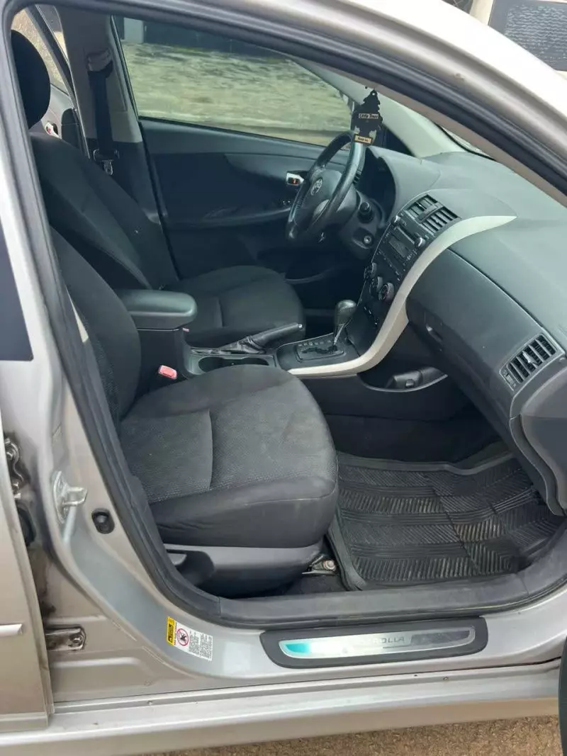 Toyota Corolla   - 2010