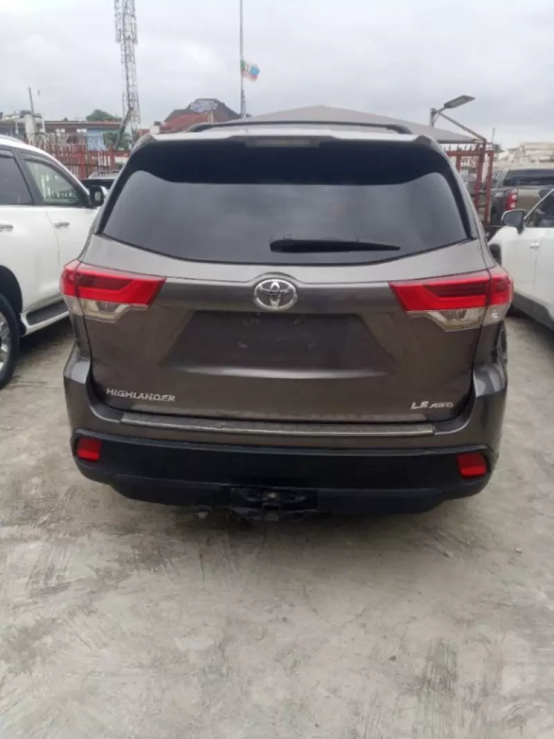 Toyota Highlander   - 2015
