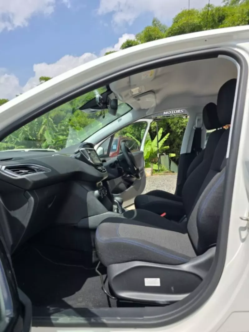 Peugeot 208   - 2018