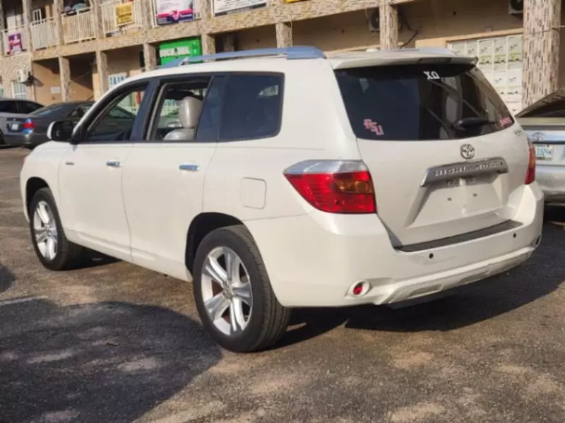 Toyota Highlander   - 2010