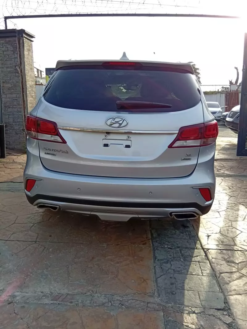 Hyundai Santa Fe   - 2017