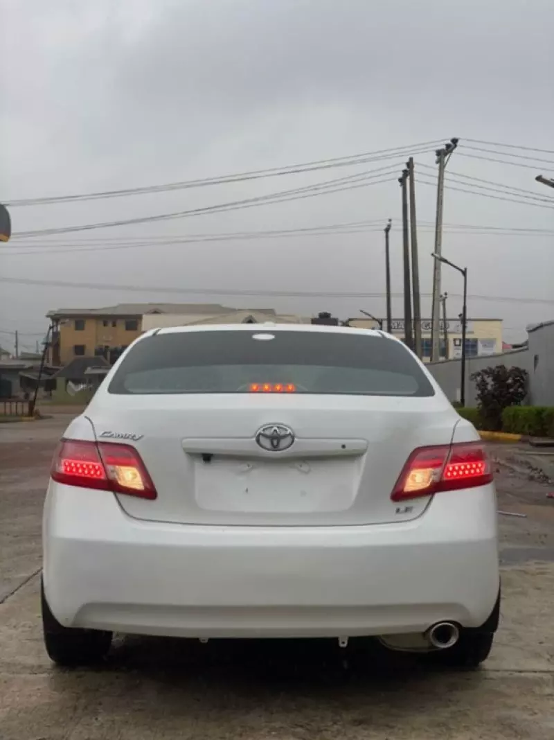 Toyota Camry   - 2010