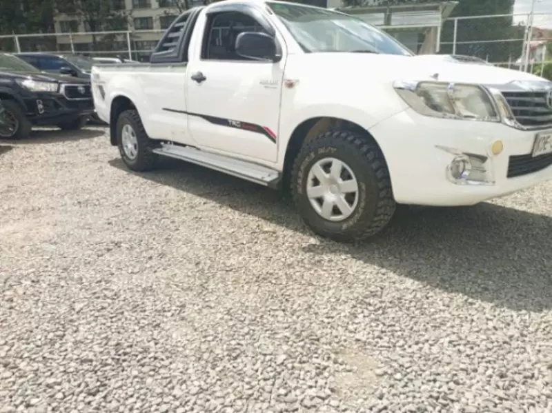 Toyota Hilux   - 2014