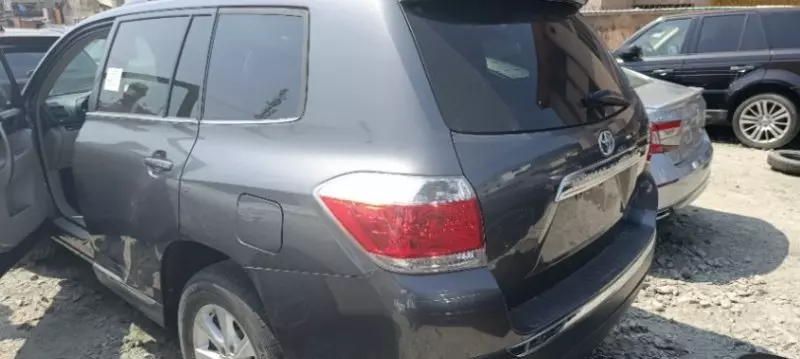Toyota Highlander   - 2011