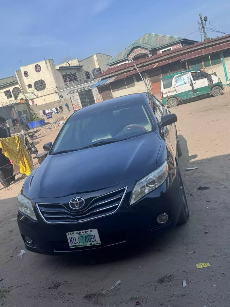 Toyota Camry   - 2011