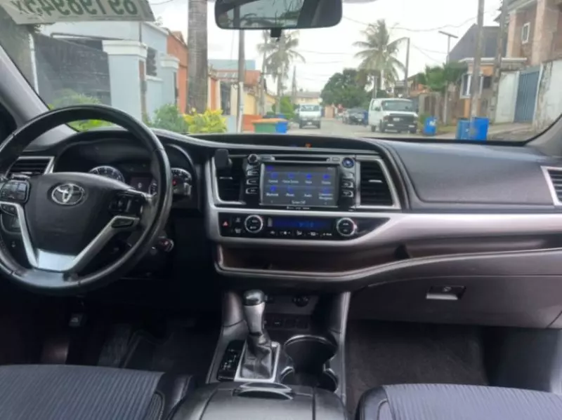Toyota Highlander   - 2016
