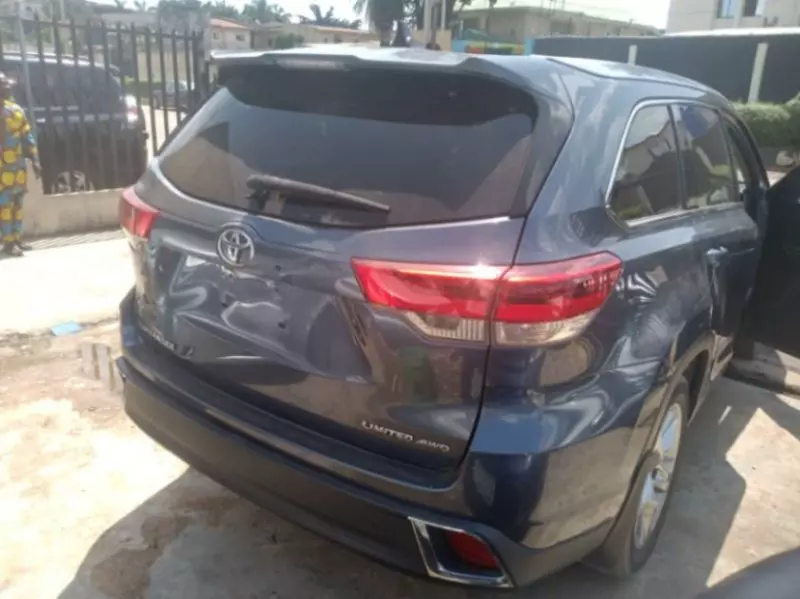Toyota Highlander   - 2018