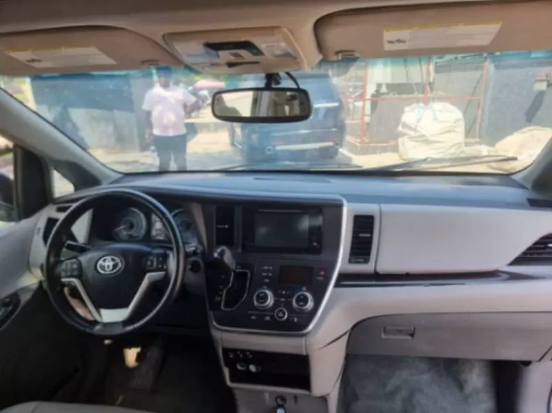 Toyota Sienna   - 2016