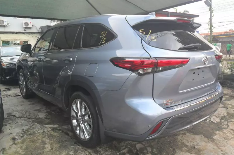 Toyota Highlander   - 2020