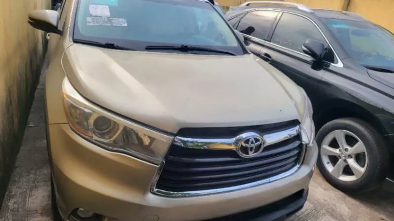 Toyota Highlander   - 2015