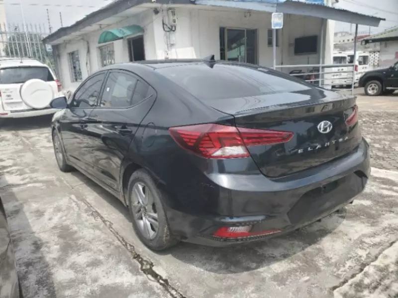 Hyundai Elantra   - 2019