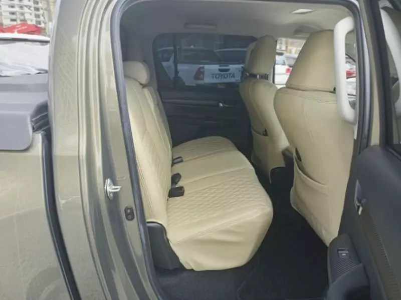 Toyota Hilux   - 2022