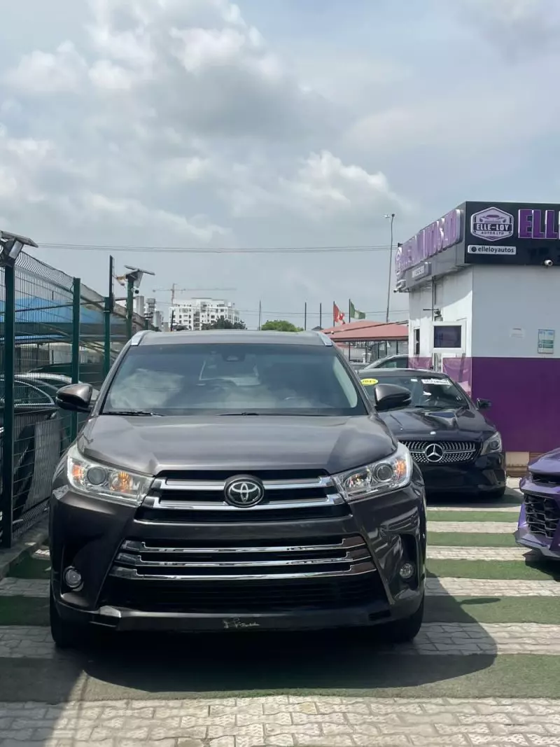 Toyota Highlander   - 2017