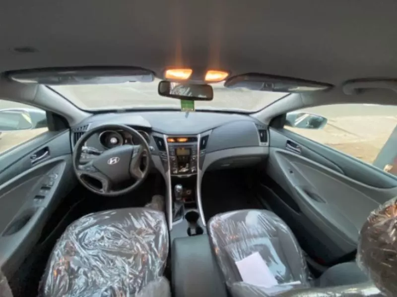 Hyundai Sonata   - 2012