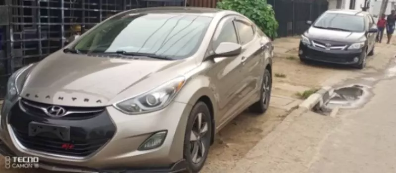 Hyundai Elantra   - 2013