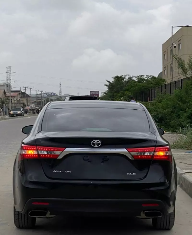Toyota Avalon   - 2013