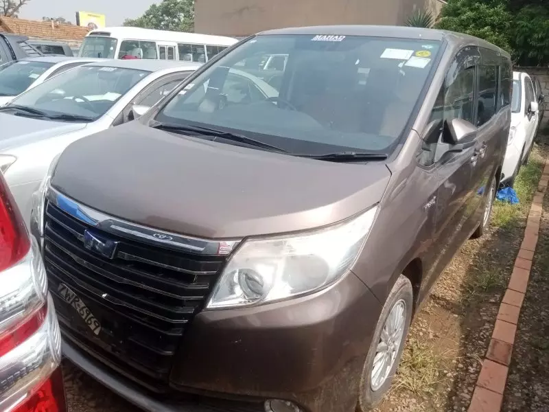 Toyota Noah Hybrid
