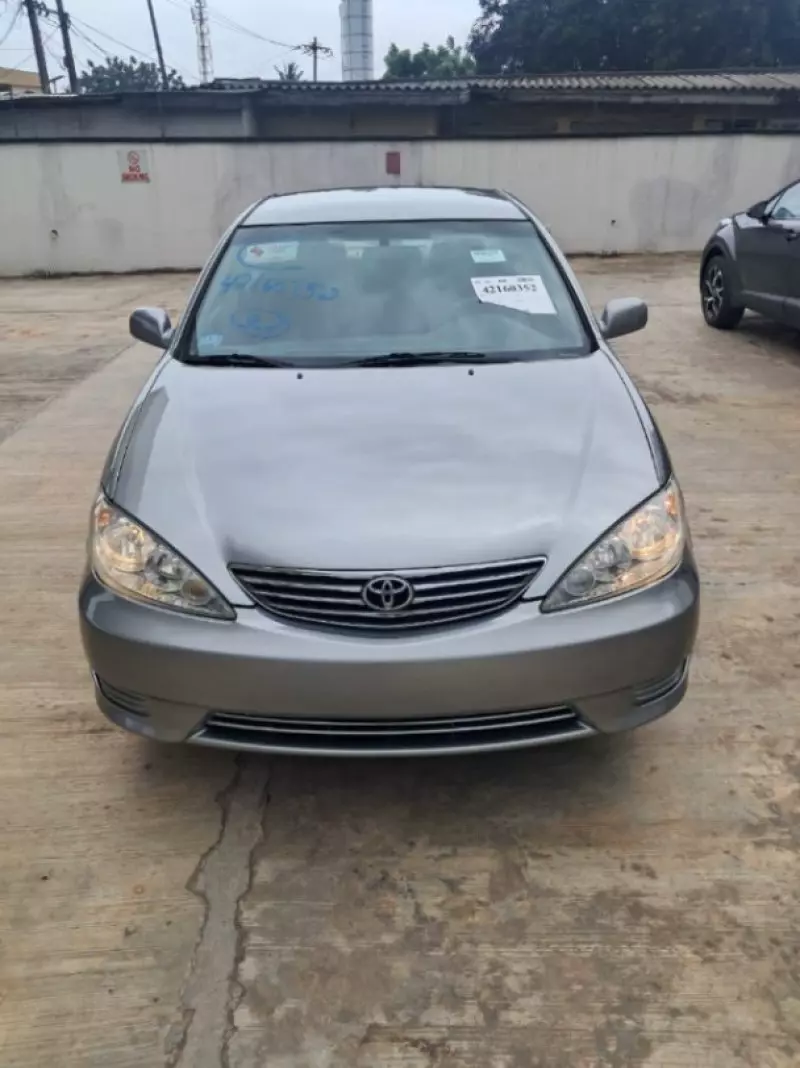Toyota Camry   - 2005