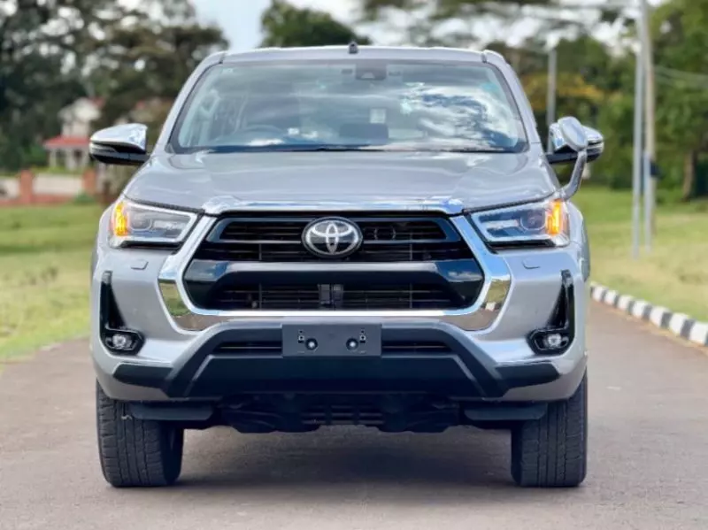 Toyota Hilux    - 2020