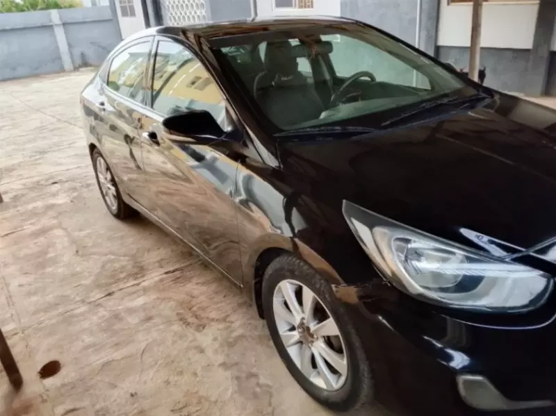 Hyundai Accent   - 2012