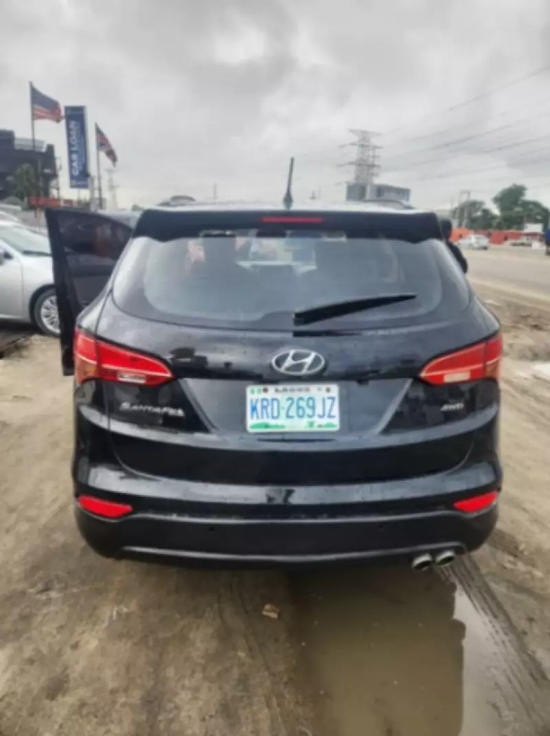 Hyundai Santa Fe   - 2015