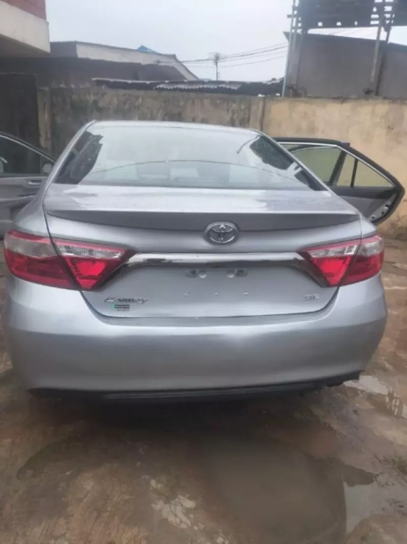 Toyota Camry   - 2016