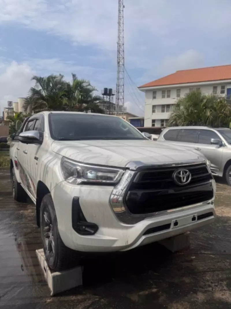 Toyota Hilux   - 2025