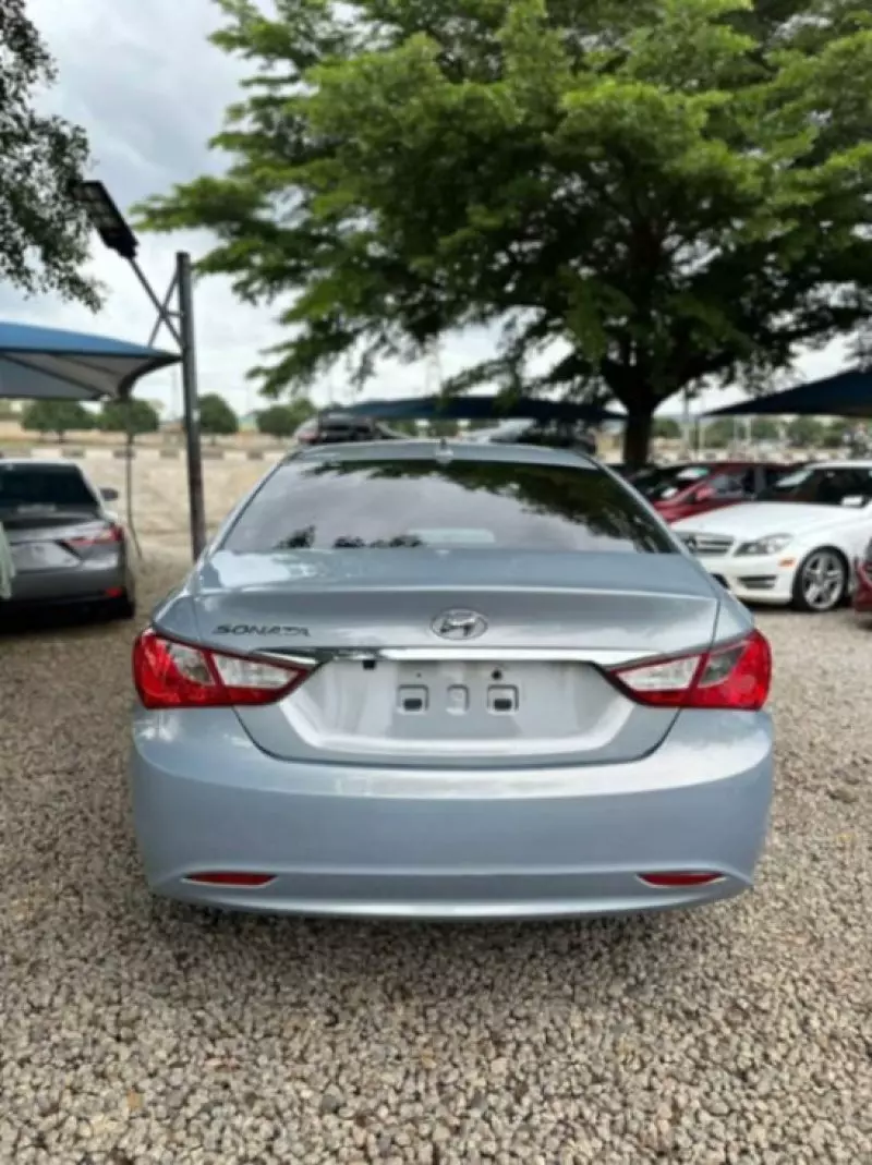 Hyundai Sonata   - 2010