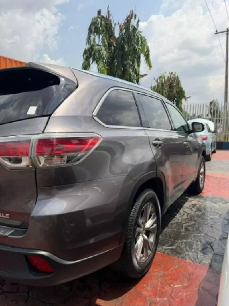 Toyota Highlander   - 2014