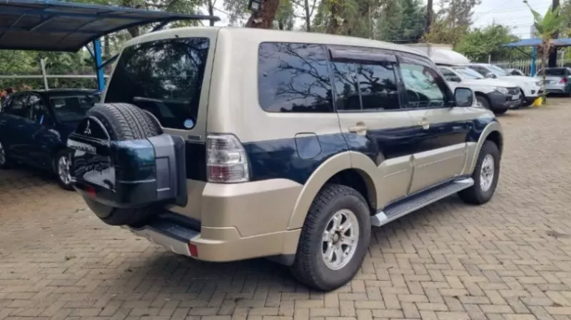Mitsubishi Pajero   - 2014