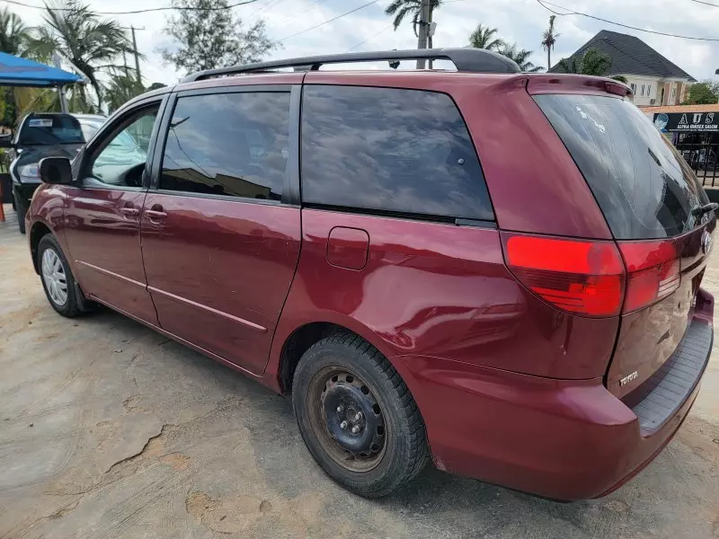 Toyota Sienna   - 2004