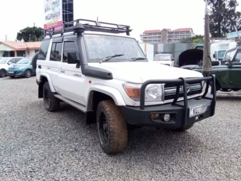 Toyota Land Cruiser   - 2010