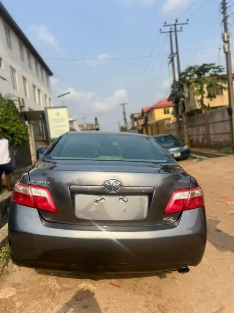 Toyota Camry   - 2009