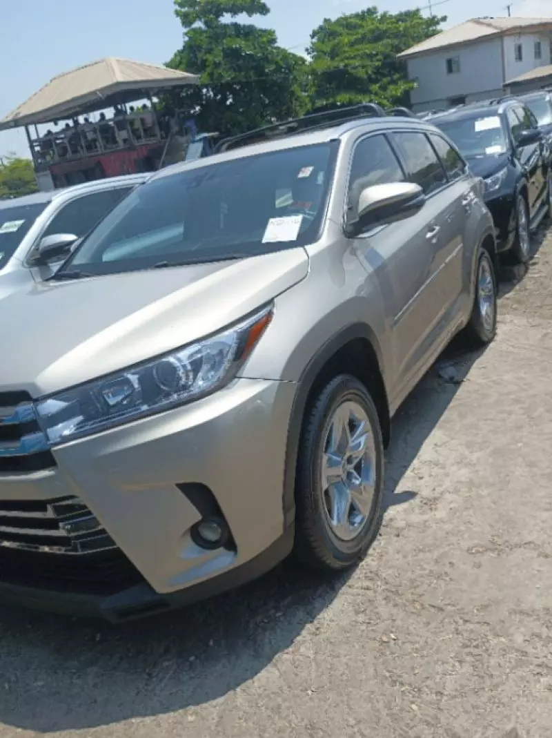 Toyota Highlander   - 2015