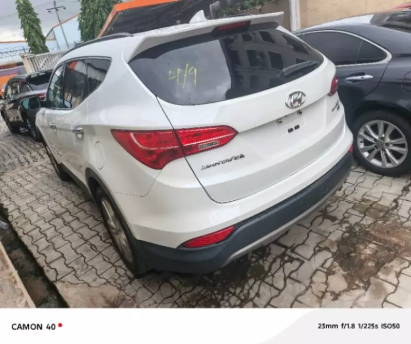 Hyundai Santa Fe   - 2015
