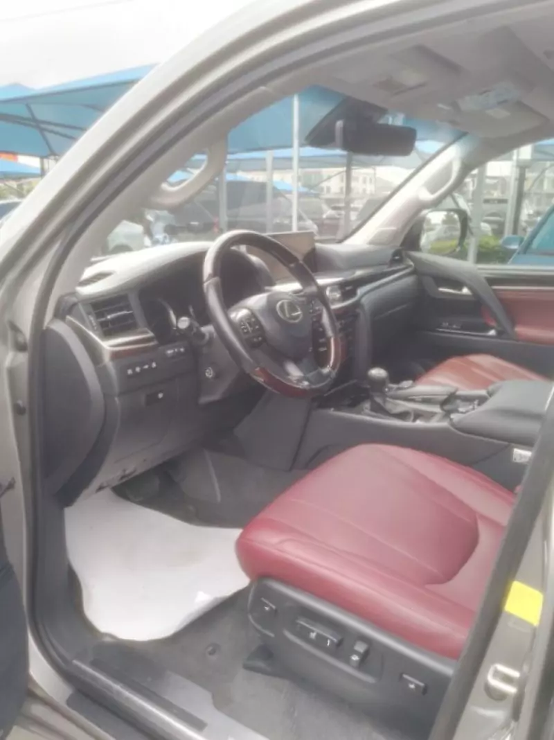 Lexus LX 570   - 2017
