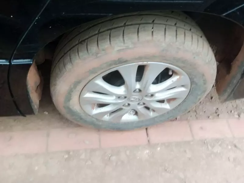 Toyota Noah   - 2012