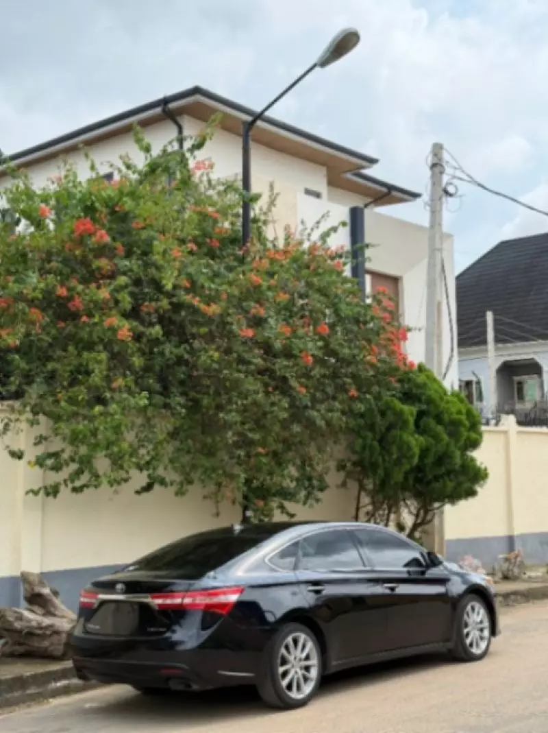 Toyota Avalon   - 2013