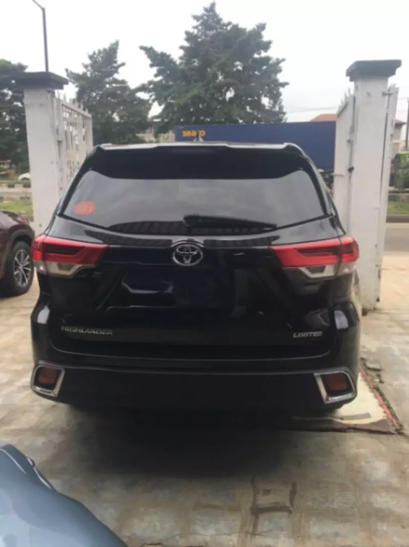 Toyota Highlander   - 2017