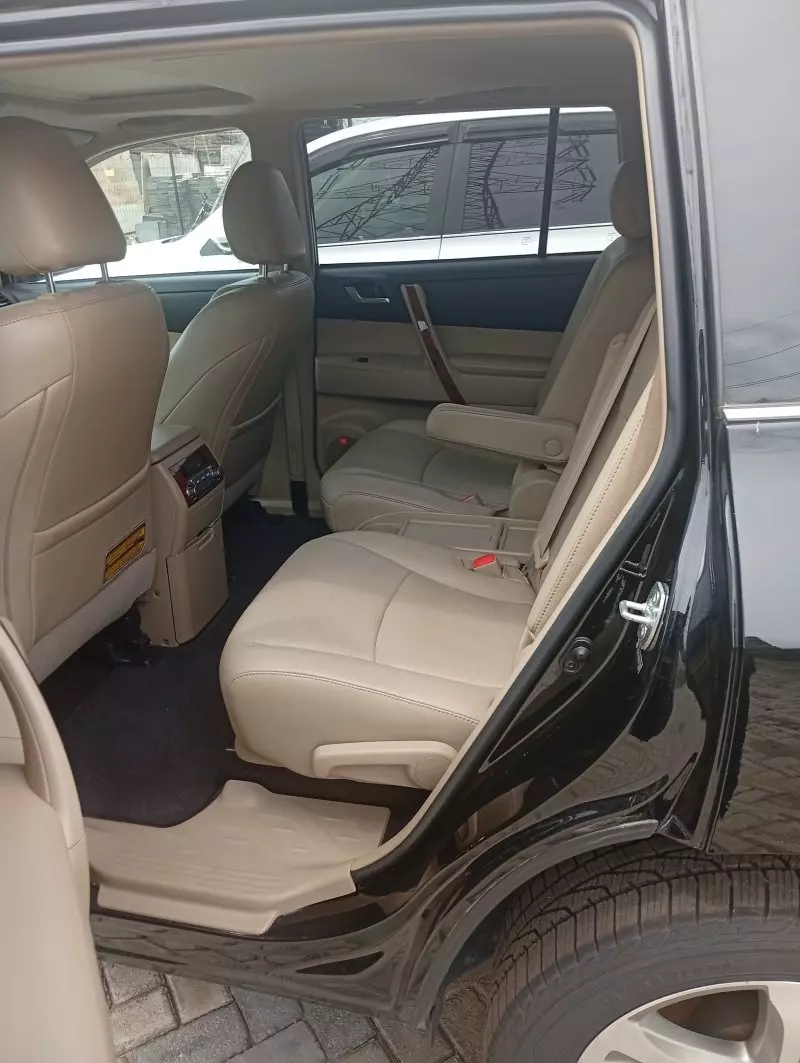 Toyota Highlander   - 2011
