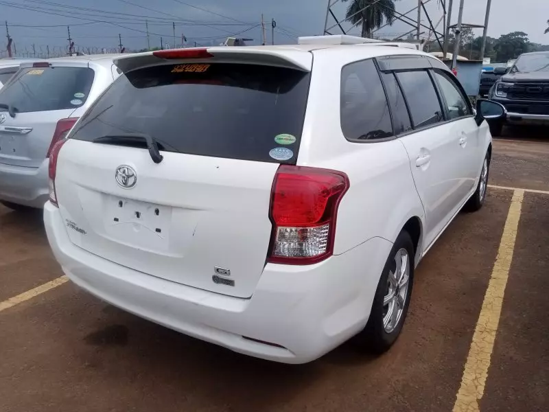 Toyota Fielder    - 2012