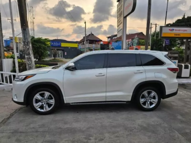 Toyota Highlander   - 2014