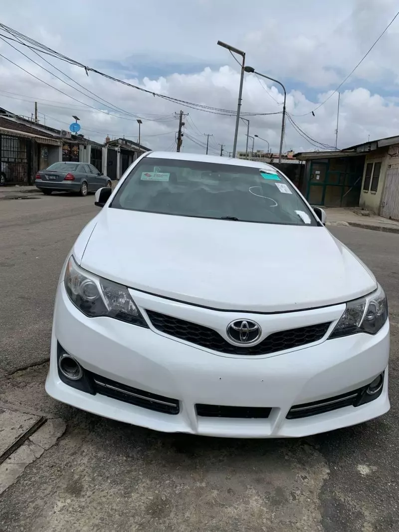 Toyota Camry   - 2014