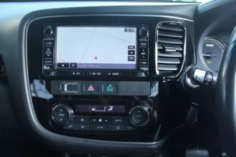 Mitsubishi Plug-in Hybrid Outlander   - 2017