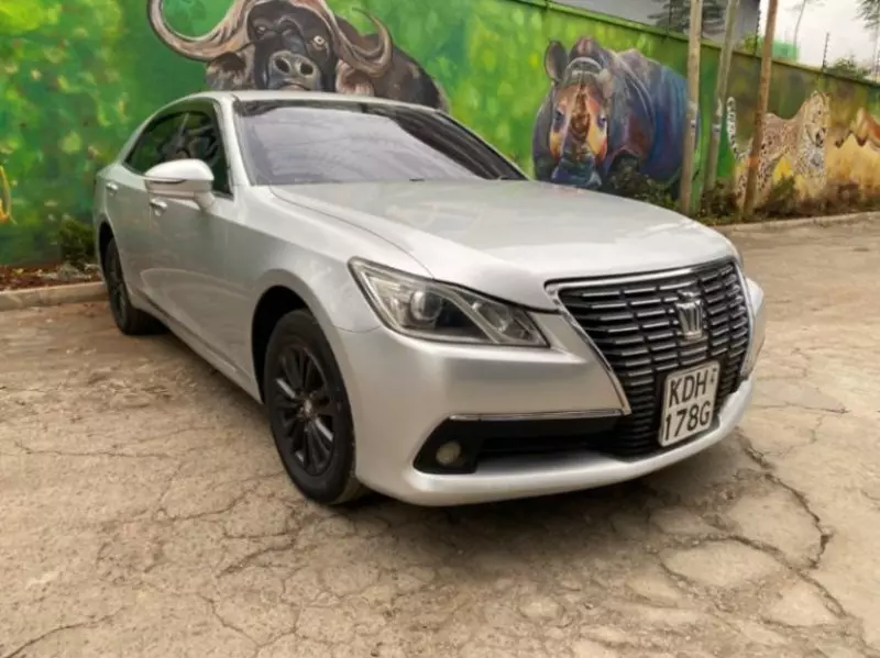 Toyota Crown   - 2014